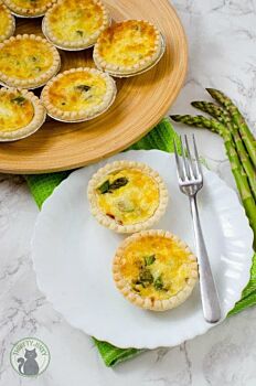 Christmas Mini Asparagus & Gryure Tartlettes