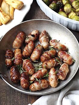 Christmas Honey & Maple Glazed Pigs in Blankets with Ketchup 