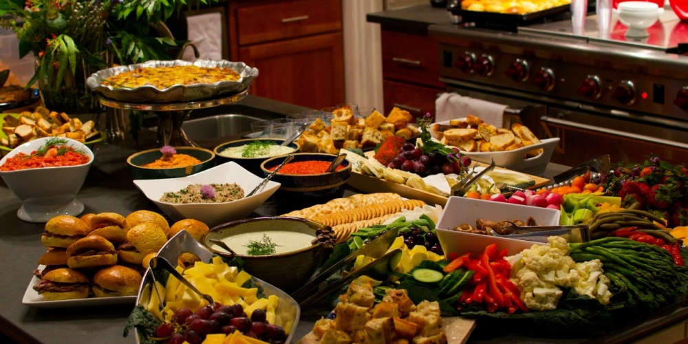 LET'S ROCK A THEMED FARMHOUSE PARTY: HIRE A CATERING SERVICE